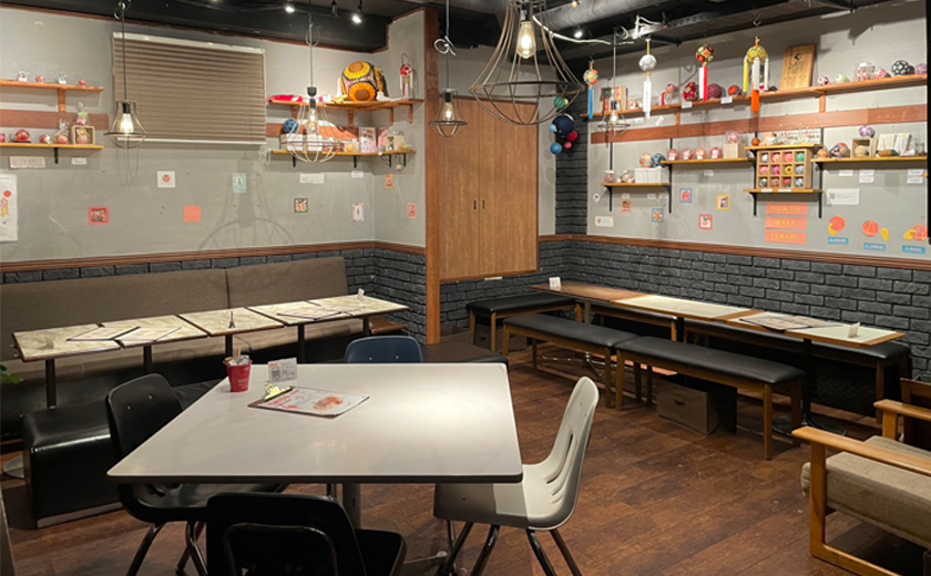 ■小ホール  着席30席、立食最大30人